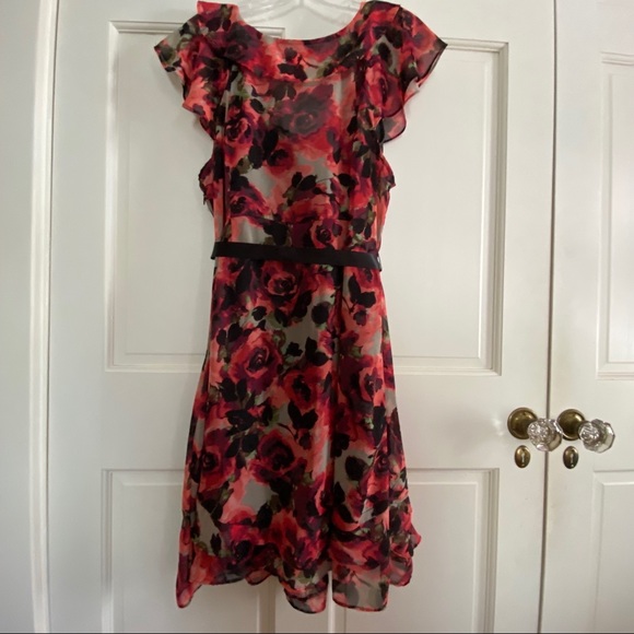 Elle Chiffon Flutter Sleeve Dress - Picture 3 of 10